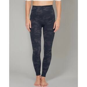 Spanx Look At Me Now Seamless Black Camo Leggings XS High Rise Shapewear